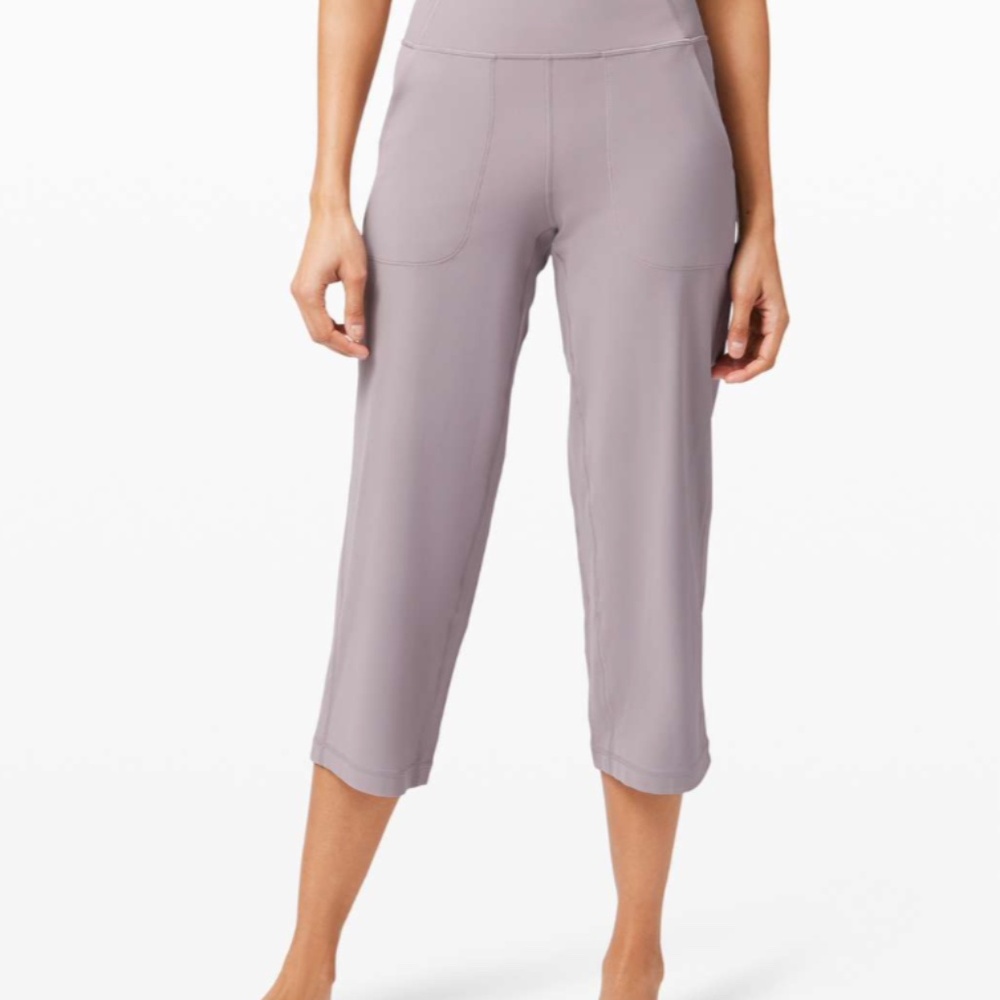 Align wide leg crop with pockets size 6